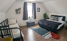 Phenix Central - Huge 3 Bed, Super Equipped Apartment.